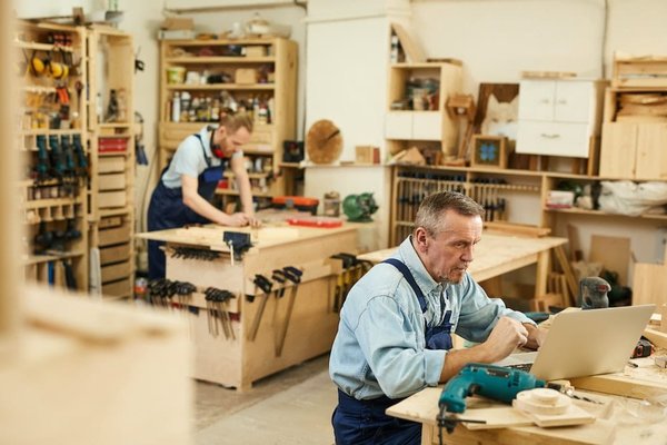 Quel design de porte coulissante pour une chambre au style contemporain?