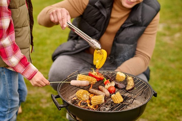 Quelle est la meilleure méthode pour installer une cuisine d'été en extérieur avec un barbecue maçonné?