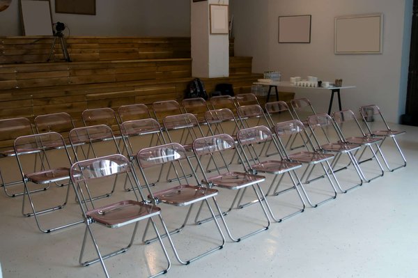 Mobilier de réception pour professionnels : les meubles à prioriser