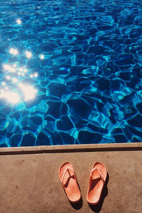 Découvrez les avantages d'une piscine miroir élégante et durable