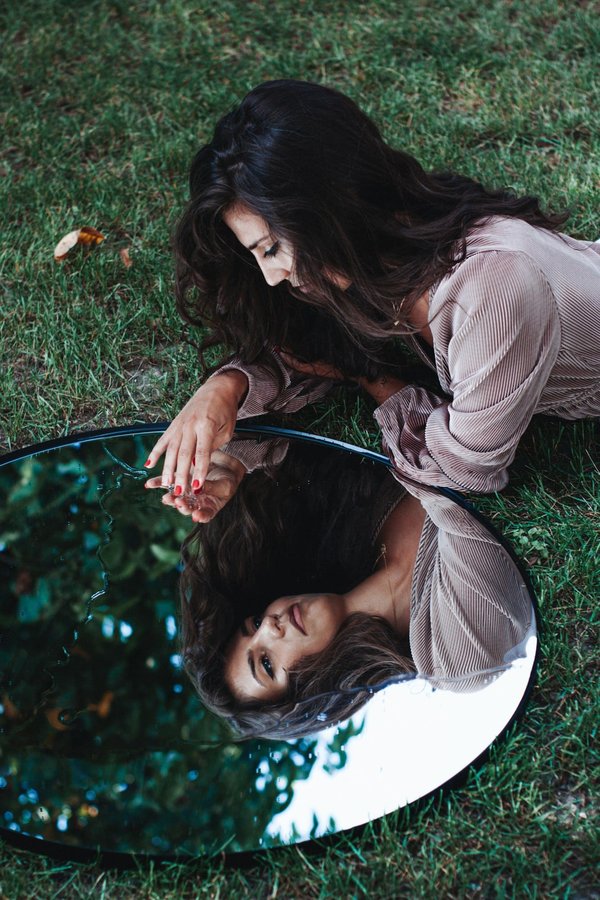 Miroir style verrière : illuminez et agrandissez votre espace